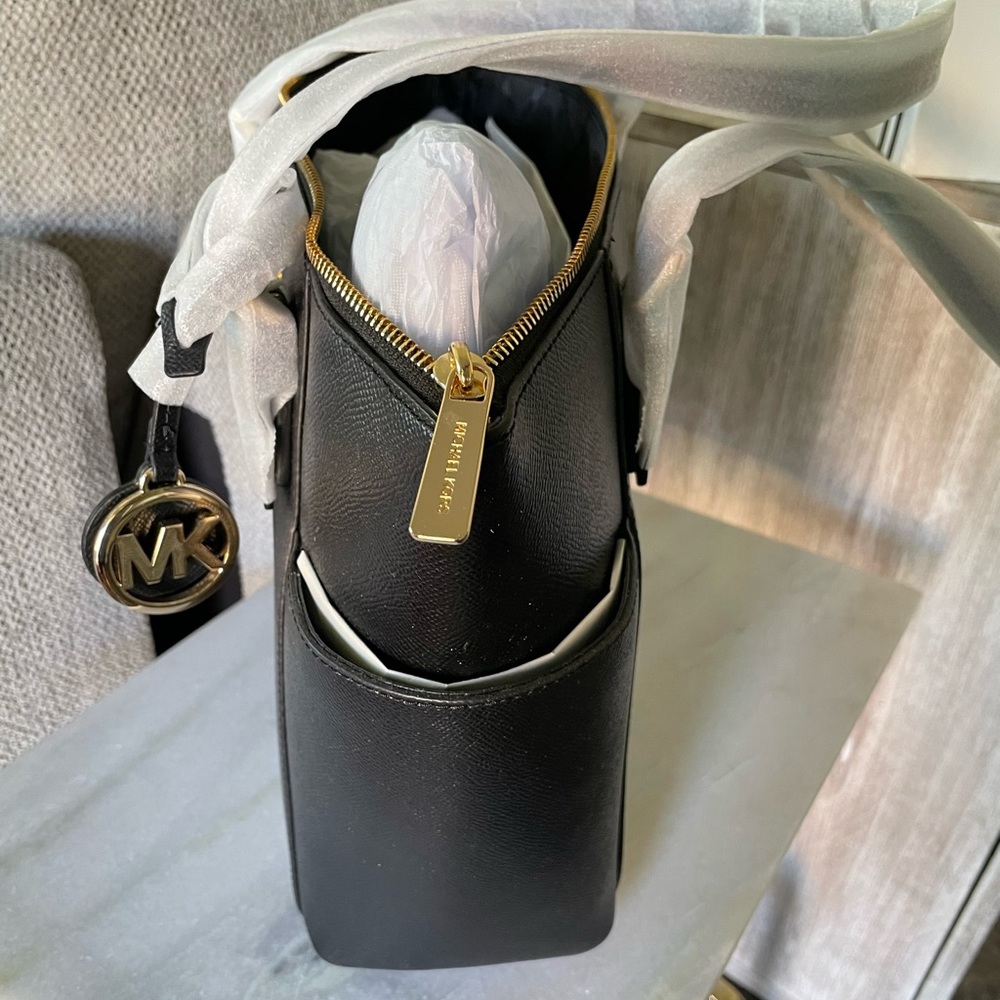Mint condition Michael Kors black leather handbag - Picture 4 of 4